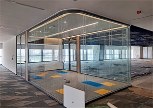 詳細(xì)了解青島防火玻璃隔斷的功能和應(yīng)用